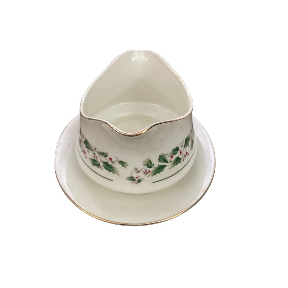 Porcelain wave gravy boat with‎ attached saucers